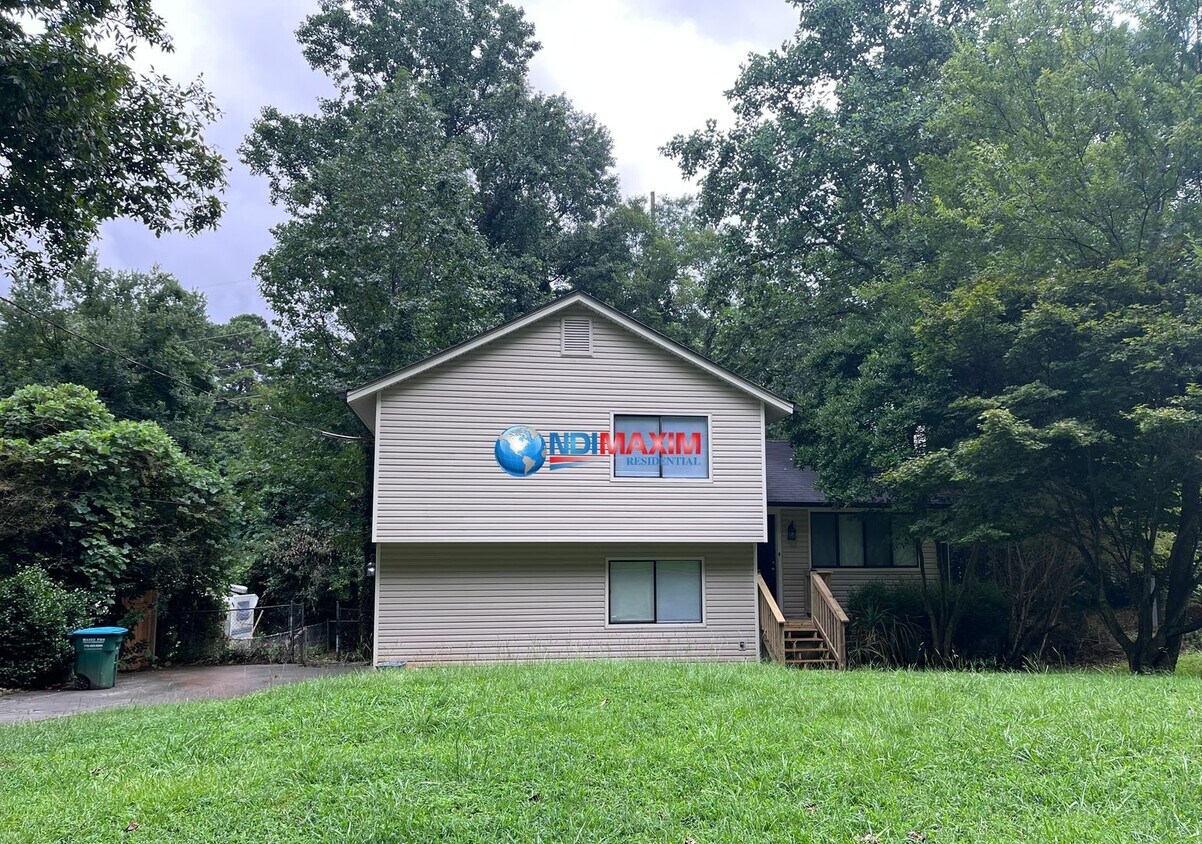 Primary Photo - Nice split-level house in Norcross