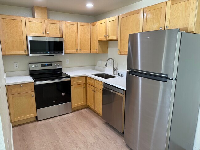 Foto del edificio - 3099 Laurel Dr