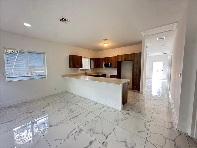 Foto del edificio - 2305 NW 6th Pl