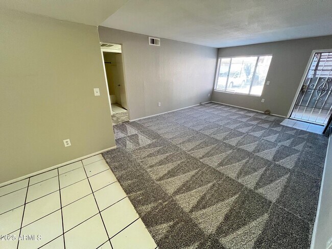 Foto del edificio - 1927 E Hampton Ave