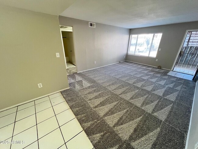 Building Photo - 1927 E Hampton Ave