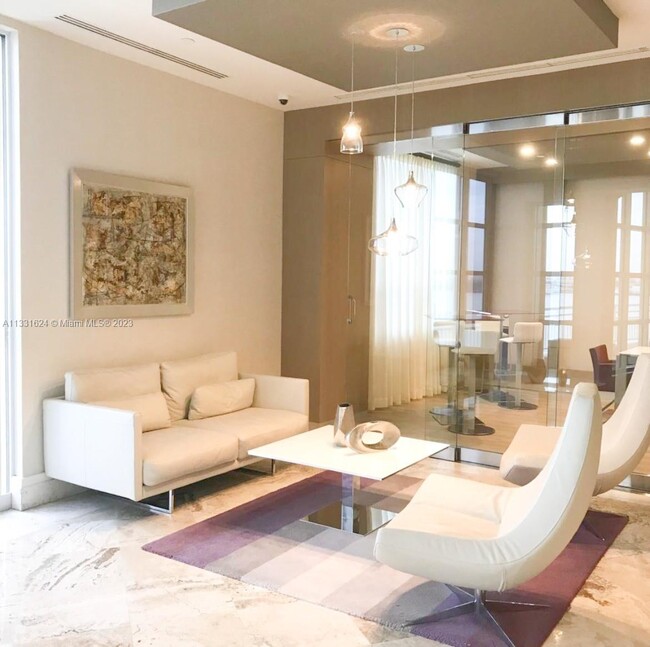 Building Photo - 808 Brickell Key Dr