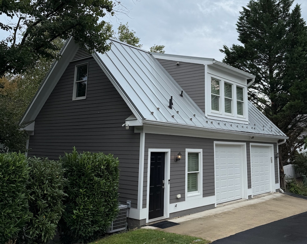 Primary Photo - 312 Tschiffely Square Rd