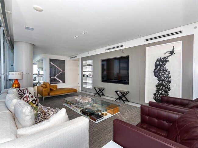 Building Photo - 17121 Collins Ave