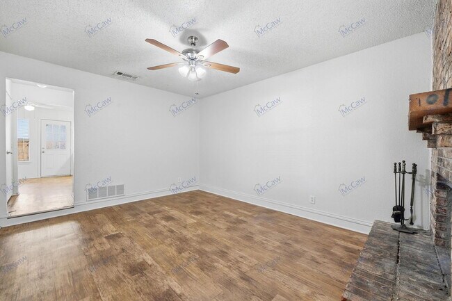 Foto del edificio - 800 Bluebonnet Dr