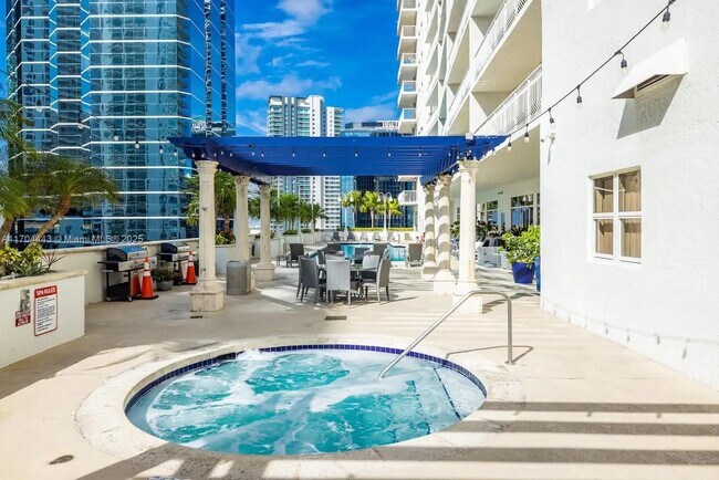 Foto del edificio - 1200 Brickell Bay Dr