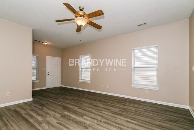 Building Photo - 7215 Parklake Pl