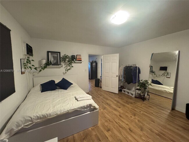 Foto del edificio - 329 NW 44th St
