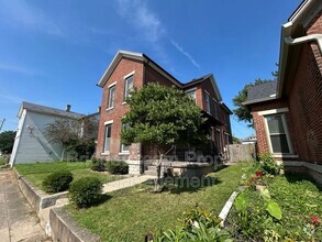 Building Photo - 266 McClure St