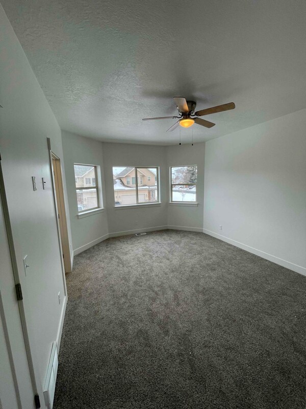 Building Photo - 211 150