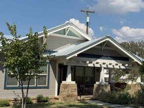 Building Photo - 618 Avenue E