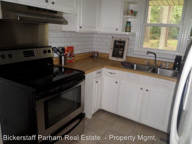 Building Photo - 2942 Bellanca St