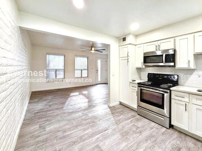 Foto del edificio - 534 E Huntington Dr