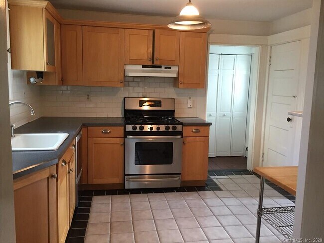 Foto del edificio - 12 Maplewood Ave