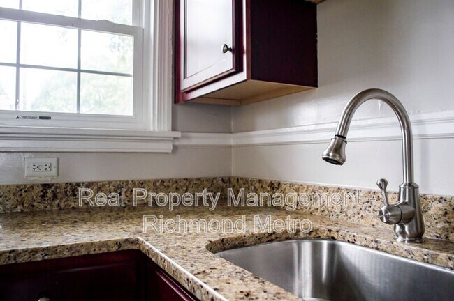 Building Photo - 4500 Eastover Ave