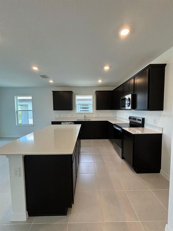 Foto del edificio - 597 Pine Tree Blvd