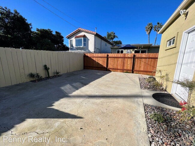 Building Photo - Studio, 1 bath House - 1141 Turquoise St. #B
