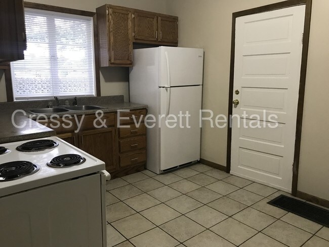 Building Photo - 2 Bedroom Apartment In The Heart of Niles!
