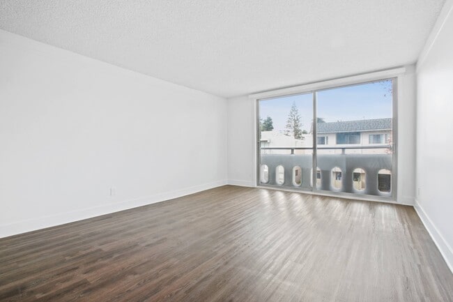 Building Photo - 801 2nd Street
