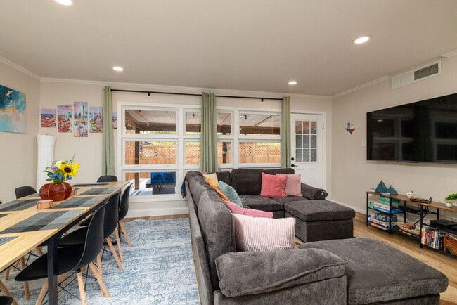 Foto del edificio - 2224 Ridgeway St