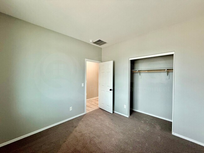 Building Photo - 7115 W Solano Dr S