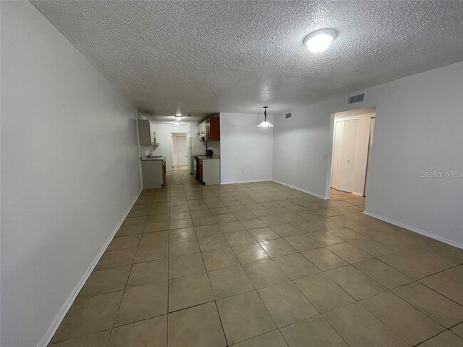 Building Photo - 319 E Rosewood Ln