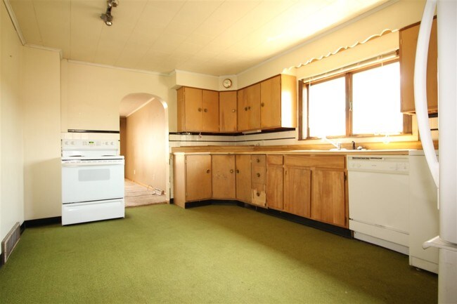 Building Photo - 312 W Clark St