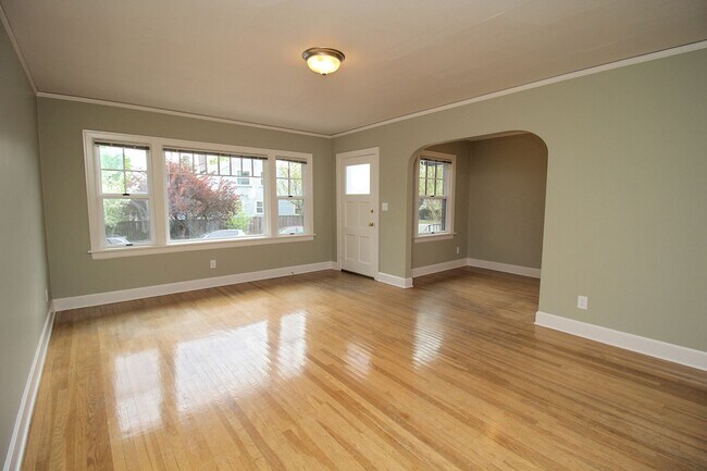 Foto del edificio - 2703 NW Raleigh St