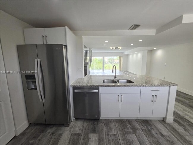 Foto del edificio - 10003 NW 9th St Cir