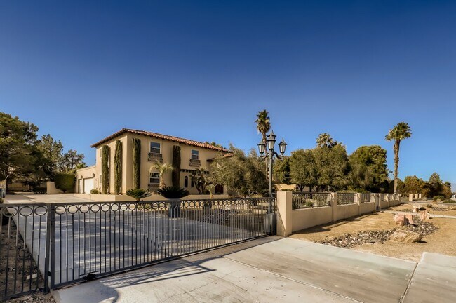 Building Photo - 3175 S Tenaya Way