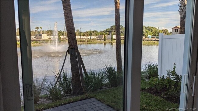 Foto del edificio - 373 SE Sea Hunt Way