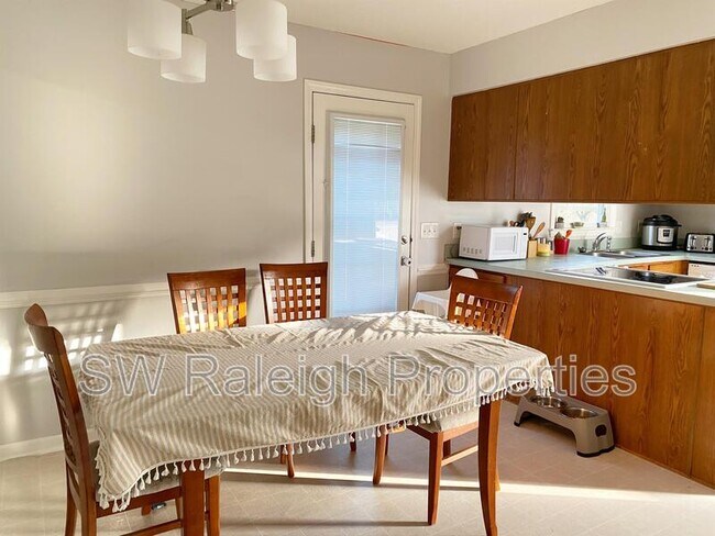 Foto del edificio - 1400 Squire Ridge Dr