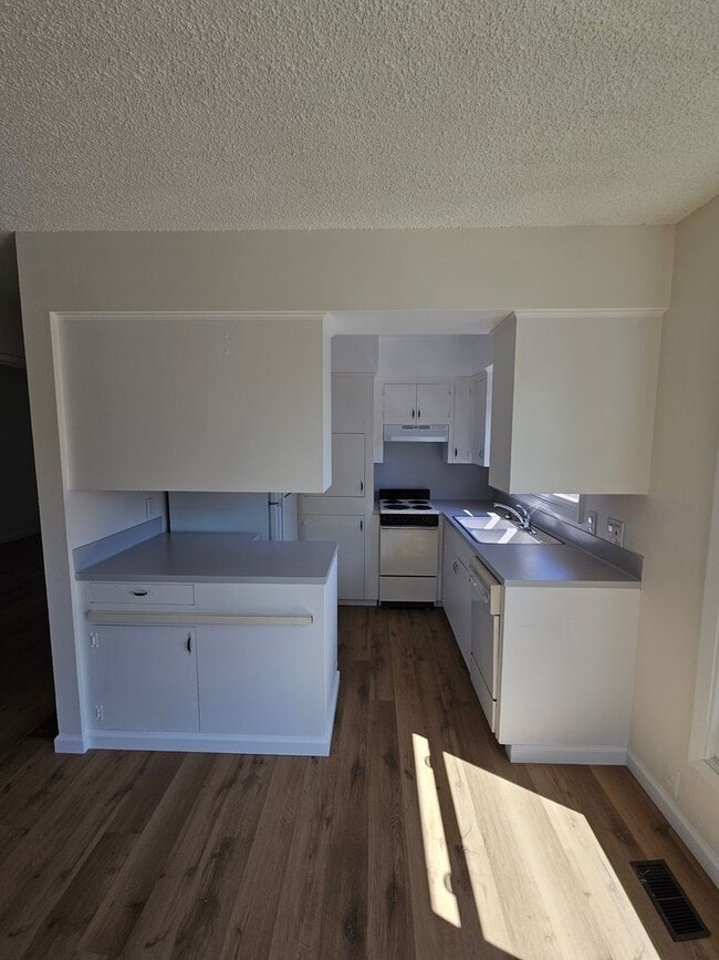 Building Photo - Buchanan-4 plex
