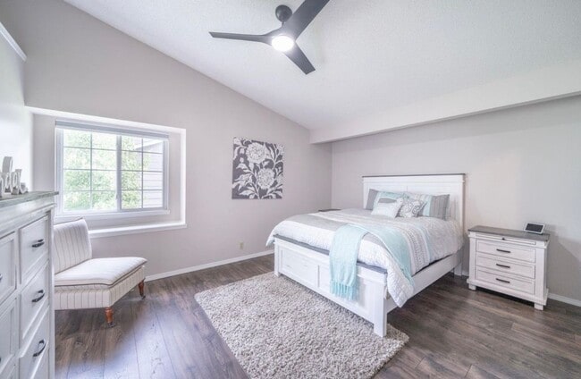 Foto del edificio - 421 Stoney Point Cir
