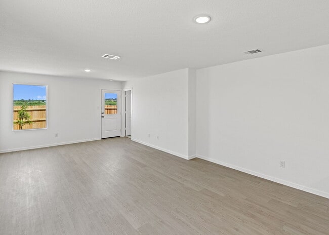 Foto del edificio - VIEWS VIEWS VIEWS and LOCATION! Rental Bac...