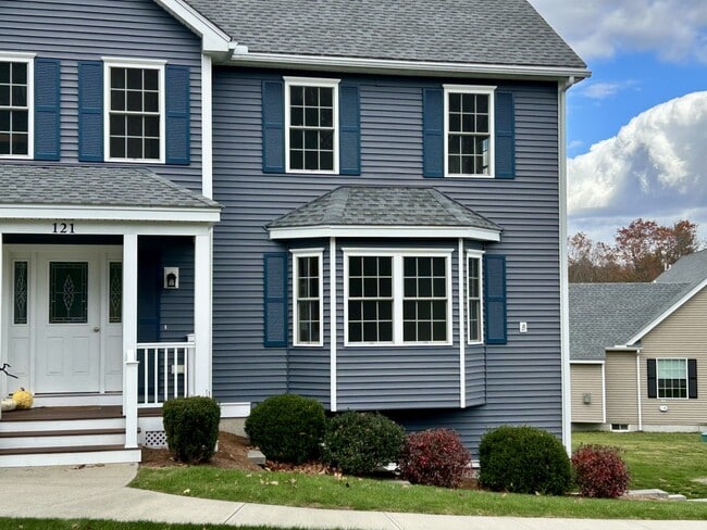 121 B Robin Hill Front - 121A Robin Hill Dr