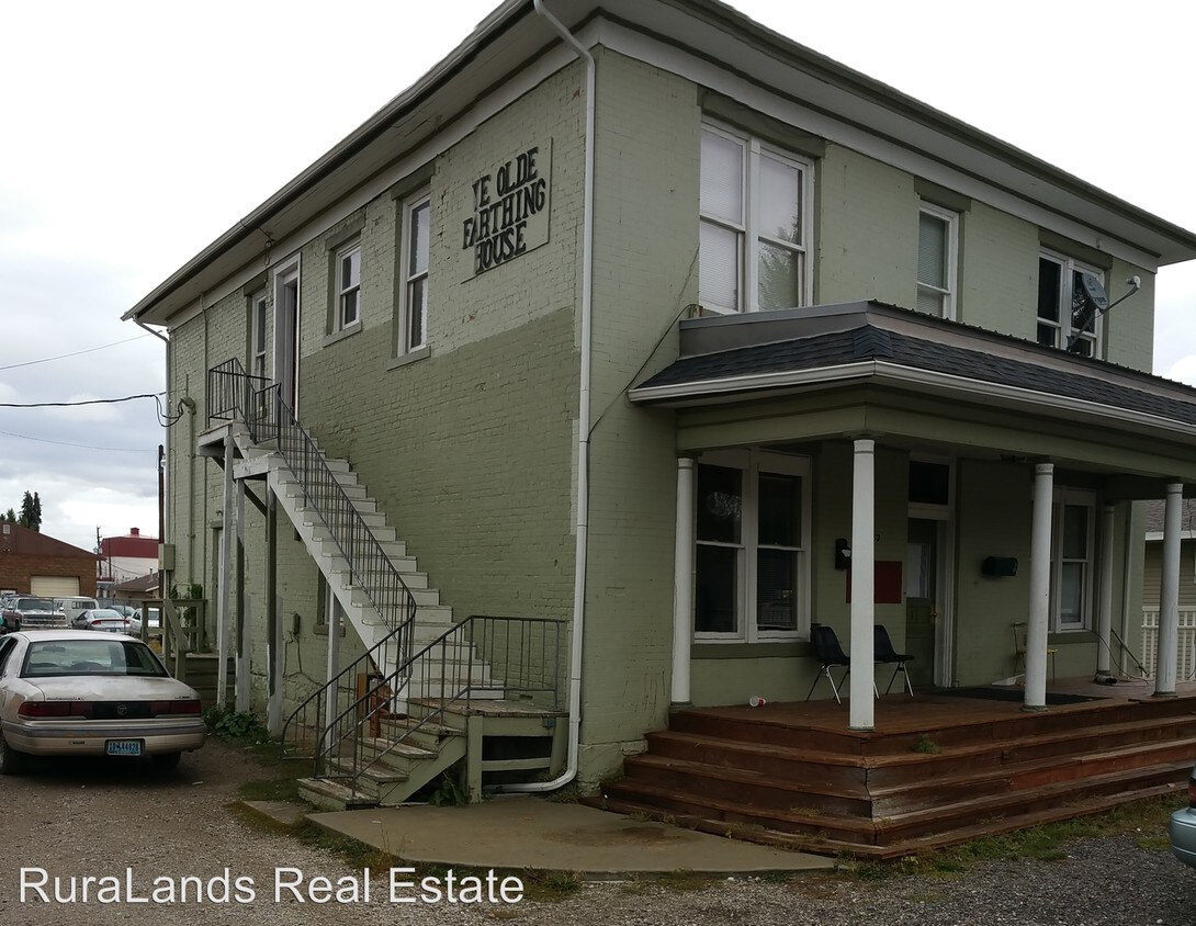 Primary Photo - 150 Sweetwater St