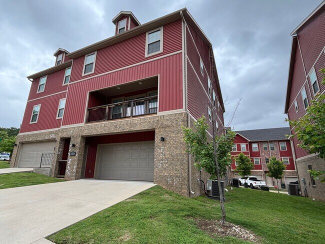 Foto del edificio - Great Townhouse!! Great Location!!