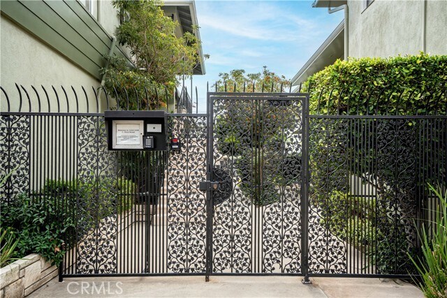 Foto del edificio - 1418 E 3rd St