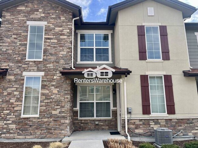 Building Photo - NEW PRICE!!-Don't Miss this Contemporary 2 Bed 3 Bath Townhome in the heart of Highlands Ranch