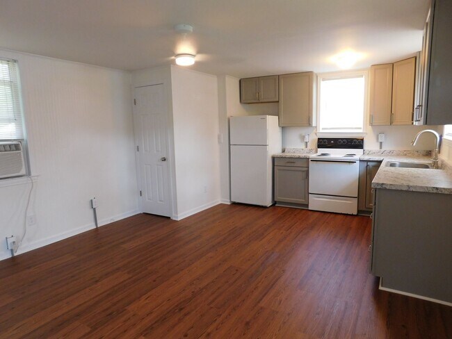 Foto del edificio - 2208 1/2 Spencer Avenue