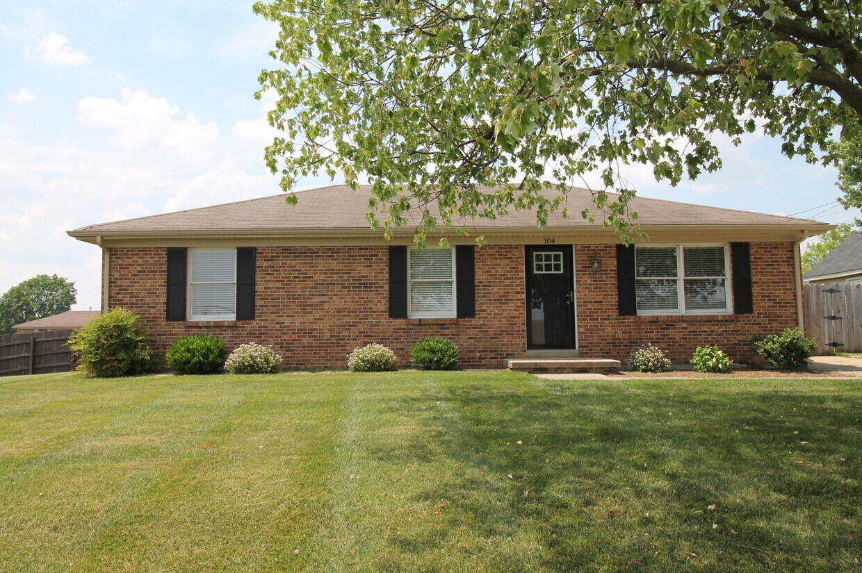Primary Photo - 104 Oakmont Dr