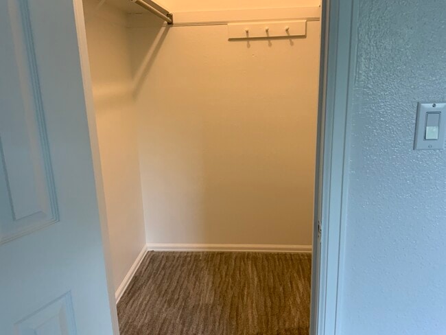 Building Photo - 7236 S Vine Ct