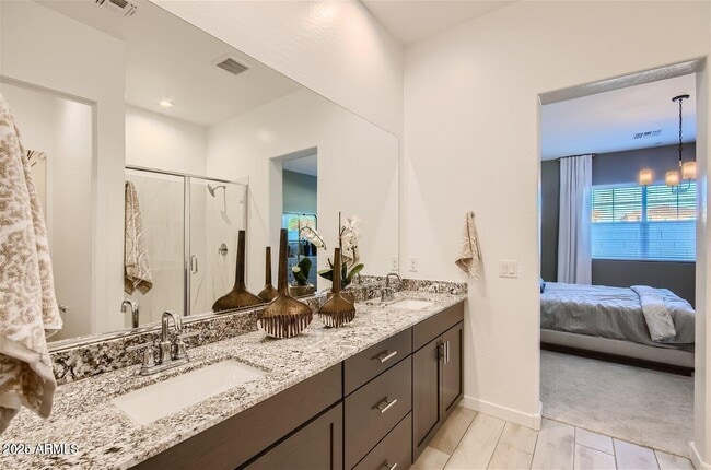 Building Photo - 3841 E Rainbow Dr