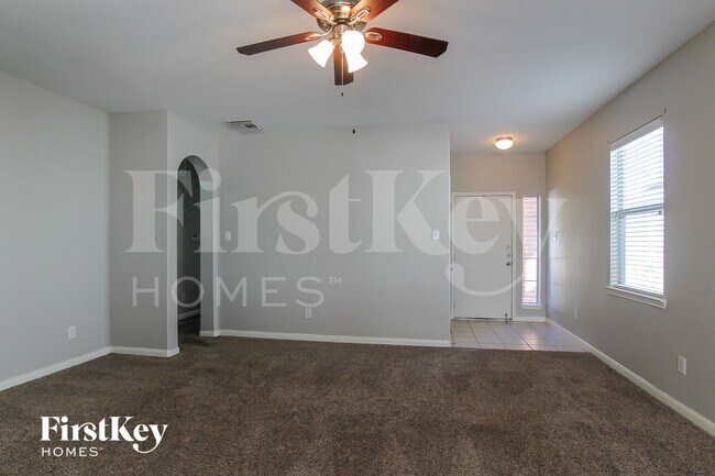 Foto del edificio - 12911 Pine Meadows St
