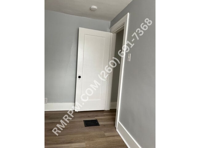Building Photo - 334 Radial Ln
