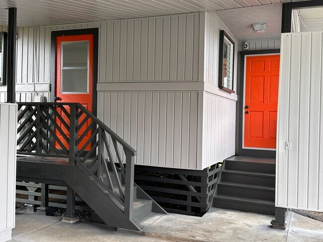 Building Photo - Kaumana Home with Modern Upgrades