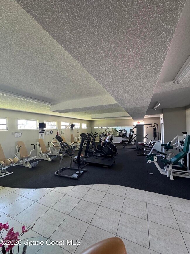 Foto del edificio - 250 N Banana River Dr