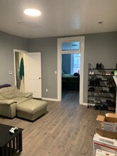 Building Photo - 903 E Carson St