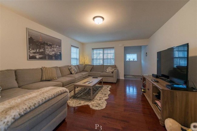 Building Photo - 867 S Fork Dr